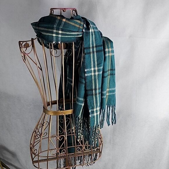 Plaid Steve Madden Green & Cream Fringed Scarf - Picture 1 of 8
